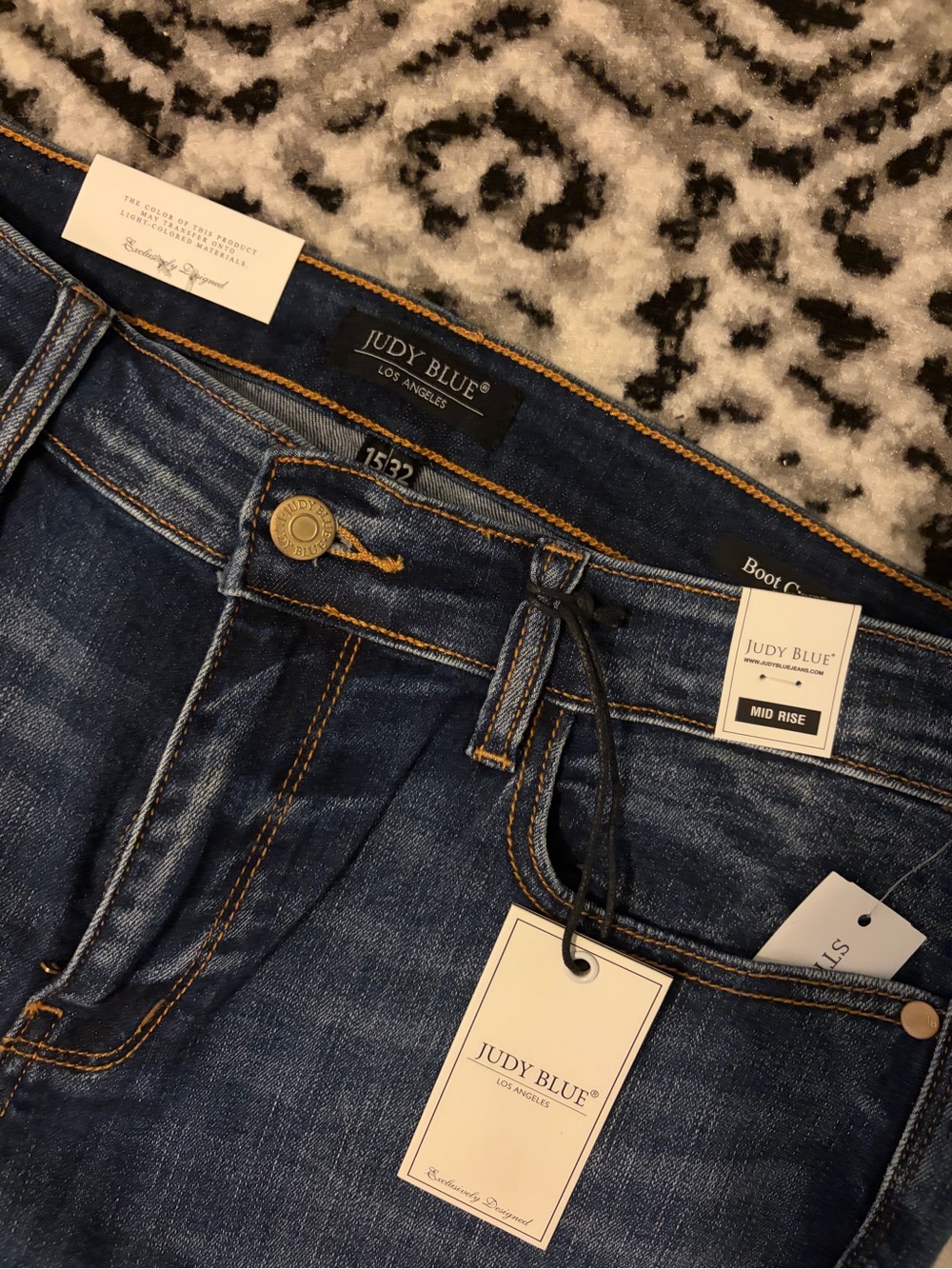 NWT Judy Blue 15/32 Flare Jeans - Picture 2 of 3